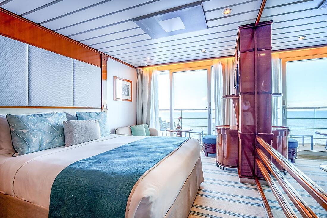 Carousel cabins: Upper decks balcony stateroom